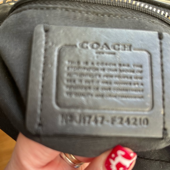 EUC Coach lessors crossbody bag with wallet. - Picture 6 of 14